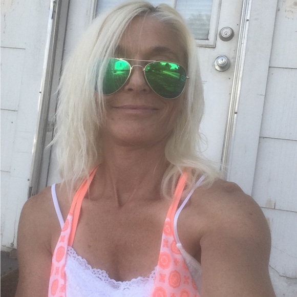 Meet your Posher, Sherry - Picture 2 of 5